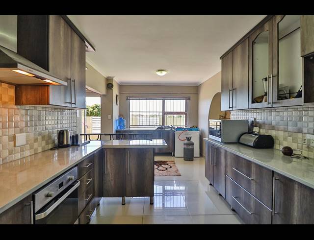 4 BEDROOM HOUSE RENTED IN ROWALLAN PARK